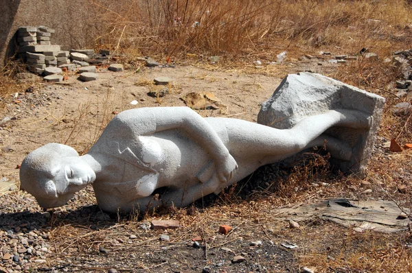 Fallen stone statue of Chinese girl students — Stock Photo, Image