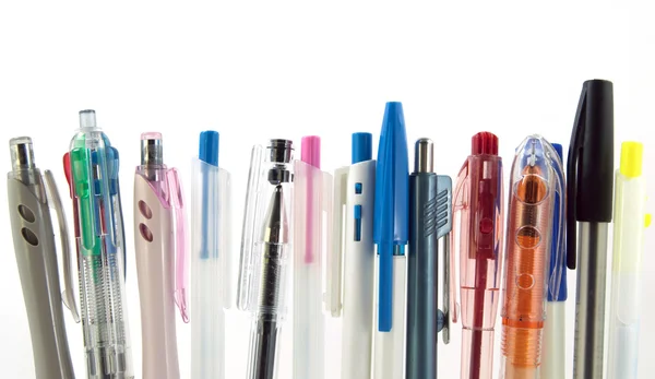 Rad med olika pennor — Stockfoto