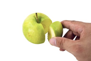 Yeşil elma izole beyaz arka plan bir el var