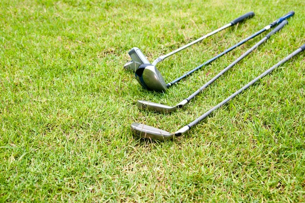 Golf club na trávě — Stock fotografie