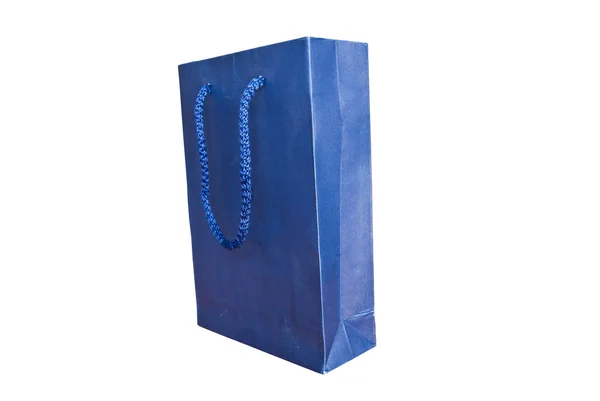 Голубая сумка для покупок изолирована на белом с вырезанной дорожкой — стоковое фото