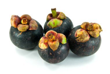 mangosteens meyve beyaz zemin üzerine