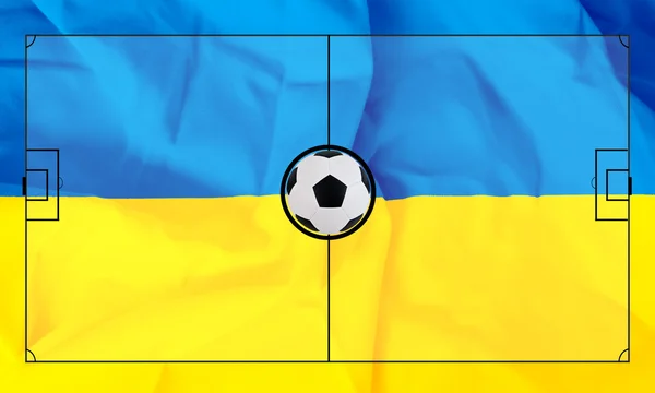 Fußballfeld-Layout auf realistischem Hintergrund der ukrainischen Flagge — Stockfoto