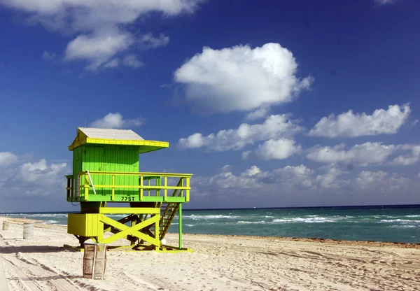 Rettungsschwimmturm am Nordstrand von Miami lizenzfreie Stockbilder