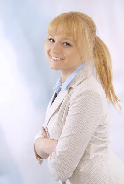 Πορτρέτο της closeup, μια ευτυχισμένη νεαρής γυναίκας χαμογελαστά, απομονώνονται σε λευκό φόντο — Φωτογραφία Αρχείου