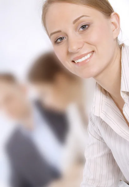 Porträt einer erfolgreichen Geschäftsfrau bei einem Treffen im Büro — Stockfoto