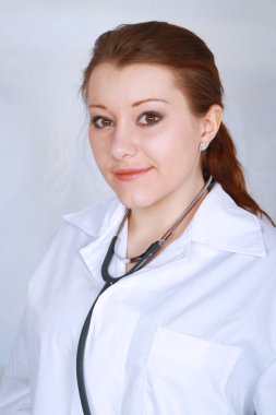 güzel Asyalı kadın tıbbi doktor gülümseyen portresi