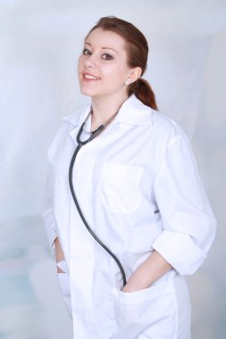 güzel Asyalı kadın tıbbi doktor gülümseyen portresi