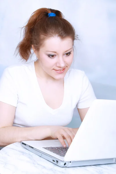 Portrait of a happy young asian woman with a laptop — Stock Photo, Image