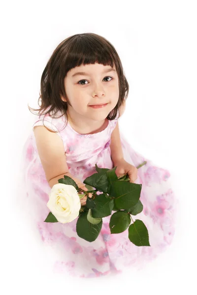 Mädchen mit weißer Rose isoliert auf weißem Hintergrund. Studioaufnahme. — Stockfoto