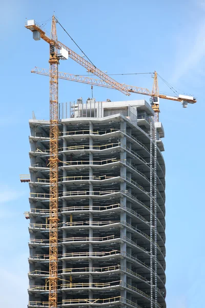 Стройка высотных зданий — стоковое фото