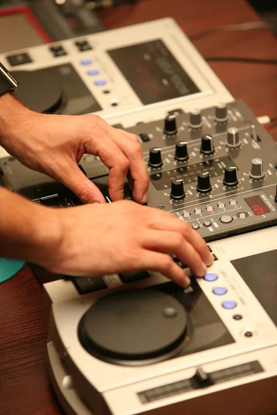 DJ руки — стоковое фото