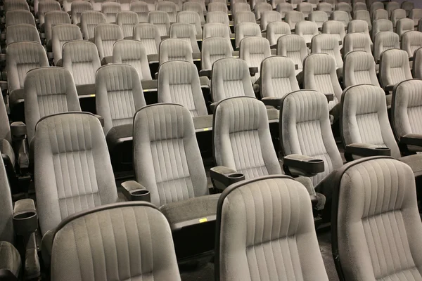 一排排的空座位 （电影院、 剧院、 会议、 演唱会 — 图库照片