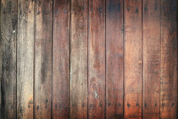 Grungy porta in legno con chiodi — Foto Stock