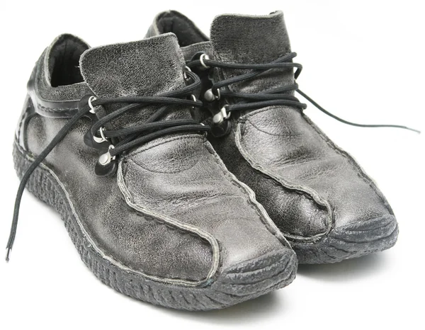 Sapatos de couro preto isolado no fundo branco — Fotografia de Stock