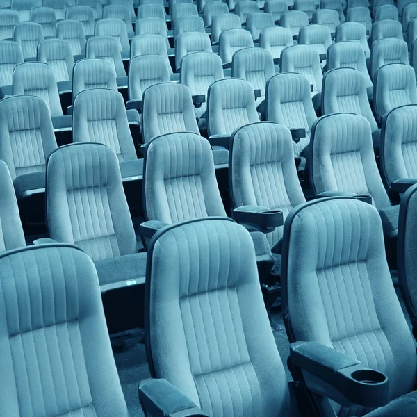 Assentos vazios (cinema, teatro, conferência, concerto ) — Fotografia de Stock