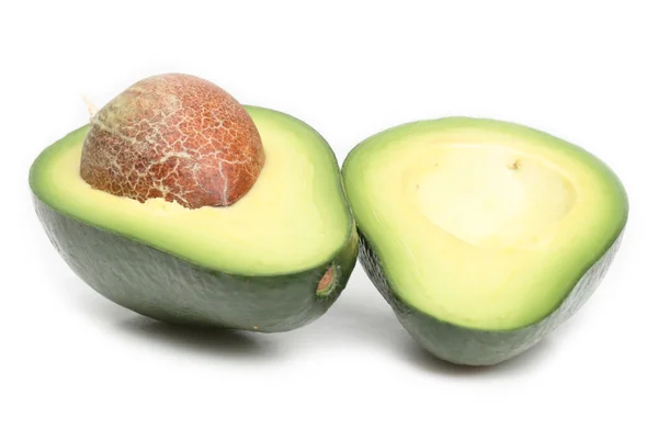 Verse avocado geïsoleerd op witte achtergrond — Stockfoto