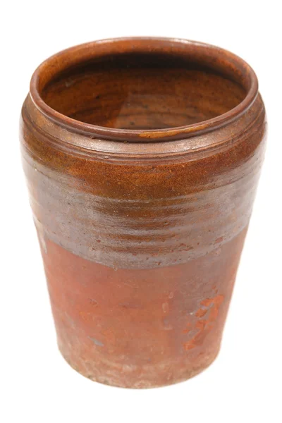 Старый коричневый глиняный горшок изолирован на белом — стоковое фото