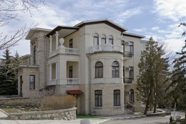 hillside mashuk inşa edilmiş eski bir villa.