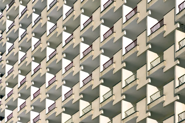 Fasaden på ett flervåningshus. — Stockfoto