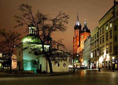 Krakow, Polonya pazarı Meydanı'na gece görünümü