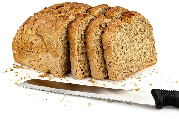En limpa bröd med en tre skivor och en kniv — Stockfoto