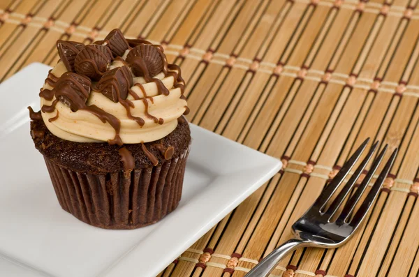 Pindakaas cupcake op bamboe — Stockfoto