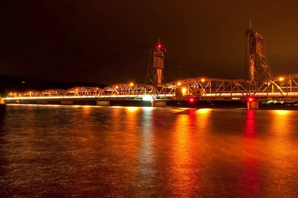 夜間 liftbridge — ストック写真