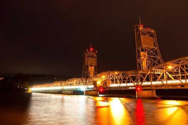 Nachtelijke liftbridge — Stockfoto