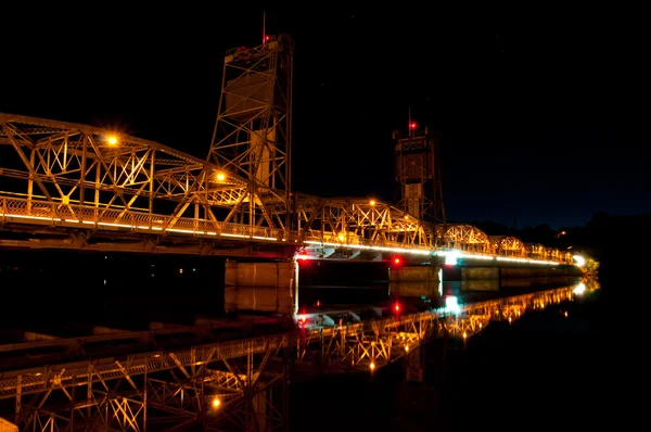 Hubbrücke bei Nacht — Stockfoto