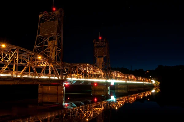 Lift brug bij nacht — Stockfoto