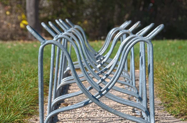 Rack de bicicleta vazio — Fotografia de Stock