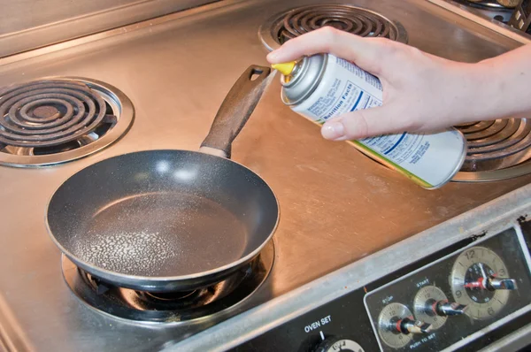 Спрей сковороду — стокове фото