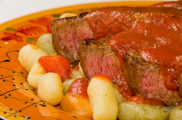 Steak aux gnocchis — Photo