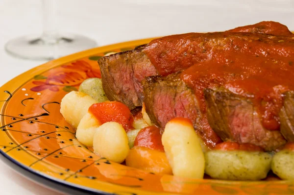Steak aux gnocchis — Photo