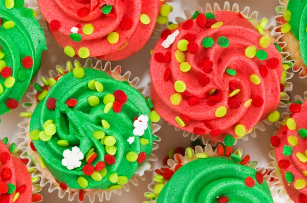 红色和绿色的蛋糕 — 图库照片