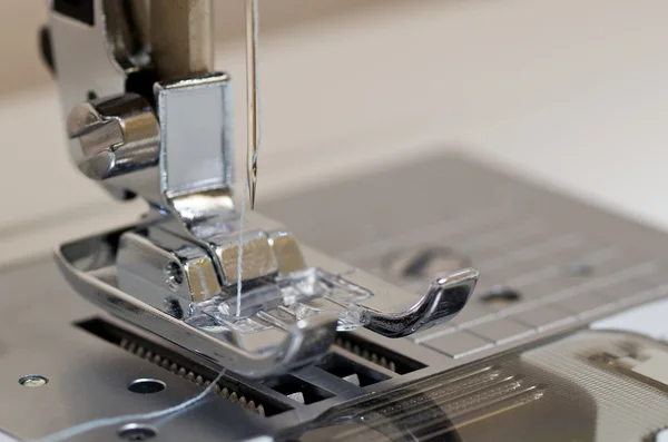 Швейная машина — стоковое фото