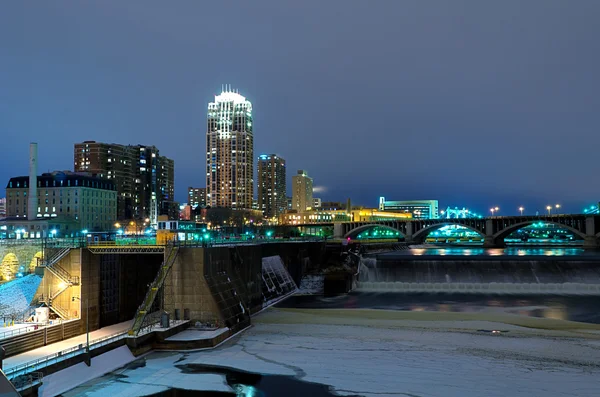 Minneapolis minnesota w nocy — Zdjęcie stockowe