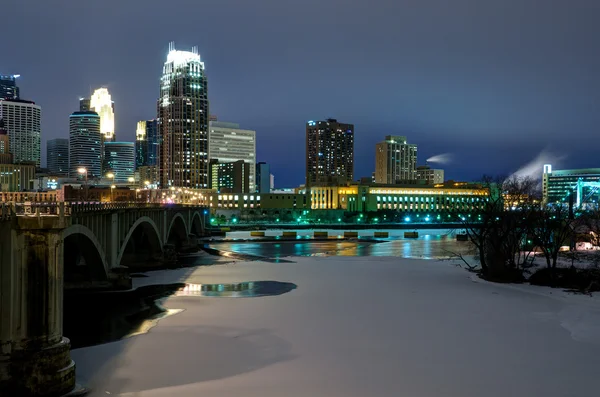 Minneapolis Minnesota à noite — Fotografia de Stock