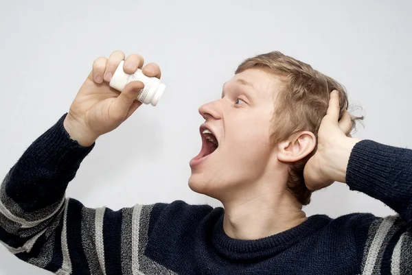 Rapaz bebe comprimidos — Fotografia de Stock