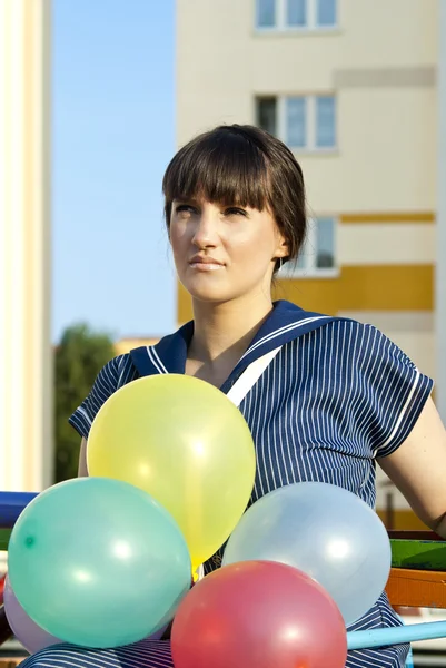 Retrato de una hermosa chica con globos — Foto de Stock