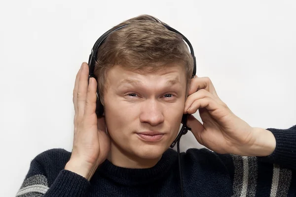 Den killen som lyssnar på musik — Stockfoto