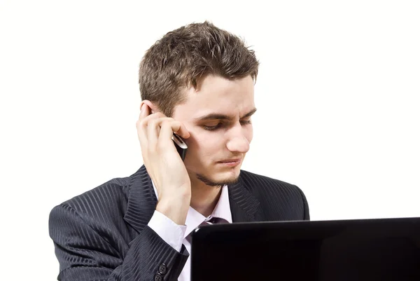 Jongen op de computer met uw telefoon — Stockfoto