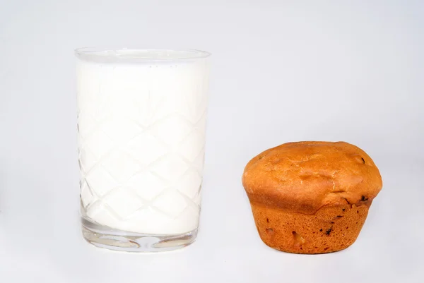 Delicioso pastel y leche —  Fotos de Stock