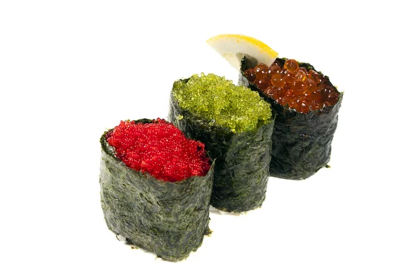 Sushi Gunkan com caviar vermelho verde — Fotografia de Stock