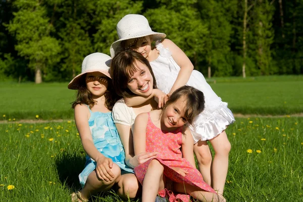 Family rest in the field, in nature — Stock Photo, Image