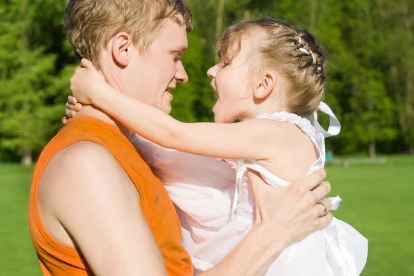 The father holds the daughter on hands, in nature — Stock Photo, Image