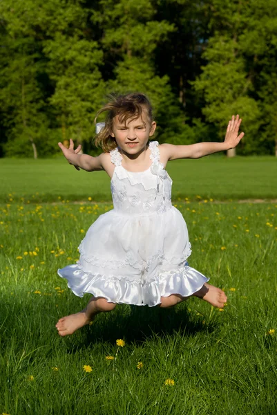 The girl jumped, in nature — Stock Photo, Image