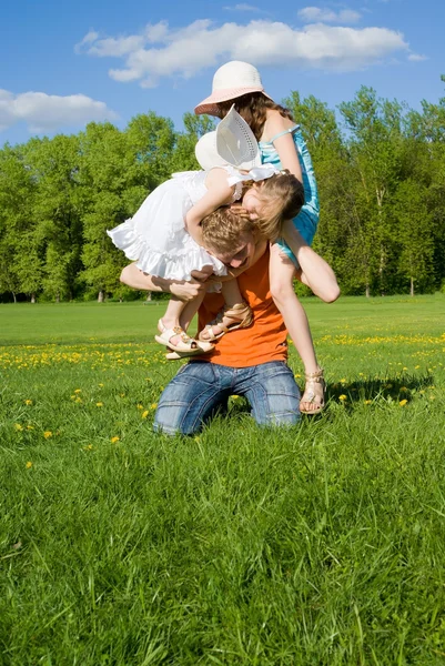The family plays on nature — Stock Photo, Image