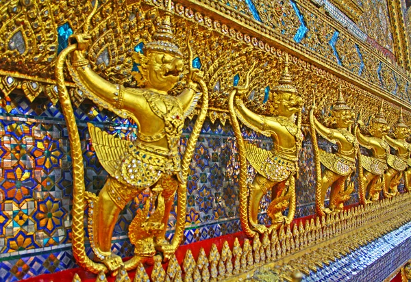 Golden Garuda — Stock Photo, Image